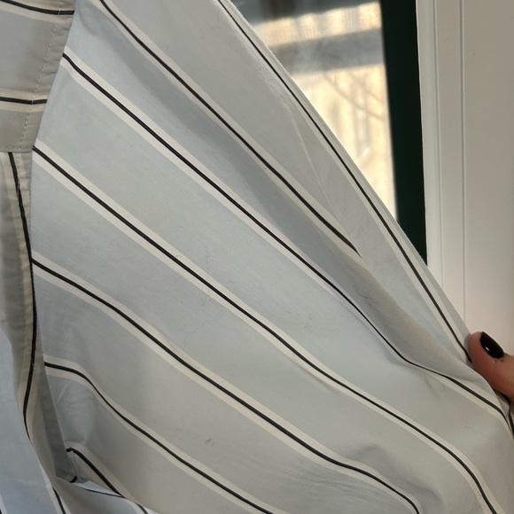 ARITZIA OVERSIZED BUTTON DOWN - Picture 6 of 6